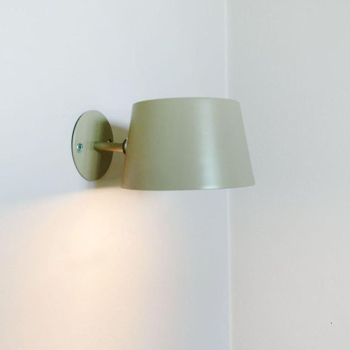 Recharge vegglampe-Vegglamper-Luminor-Støvet grønn-5714198600977-Lightup.no