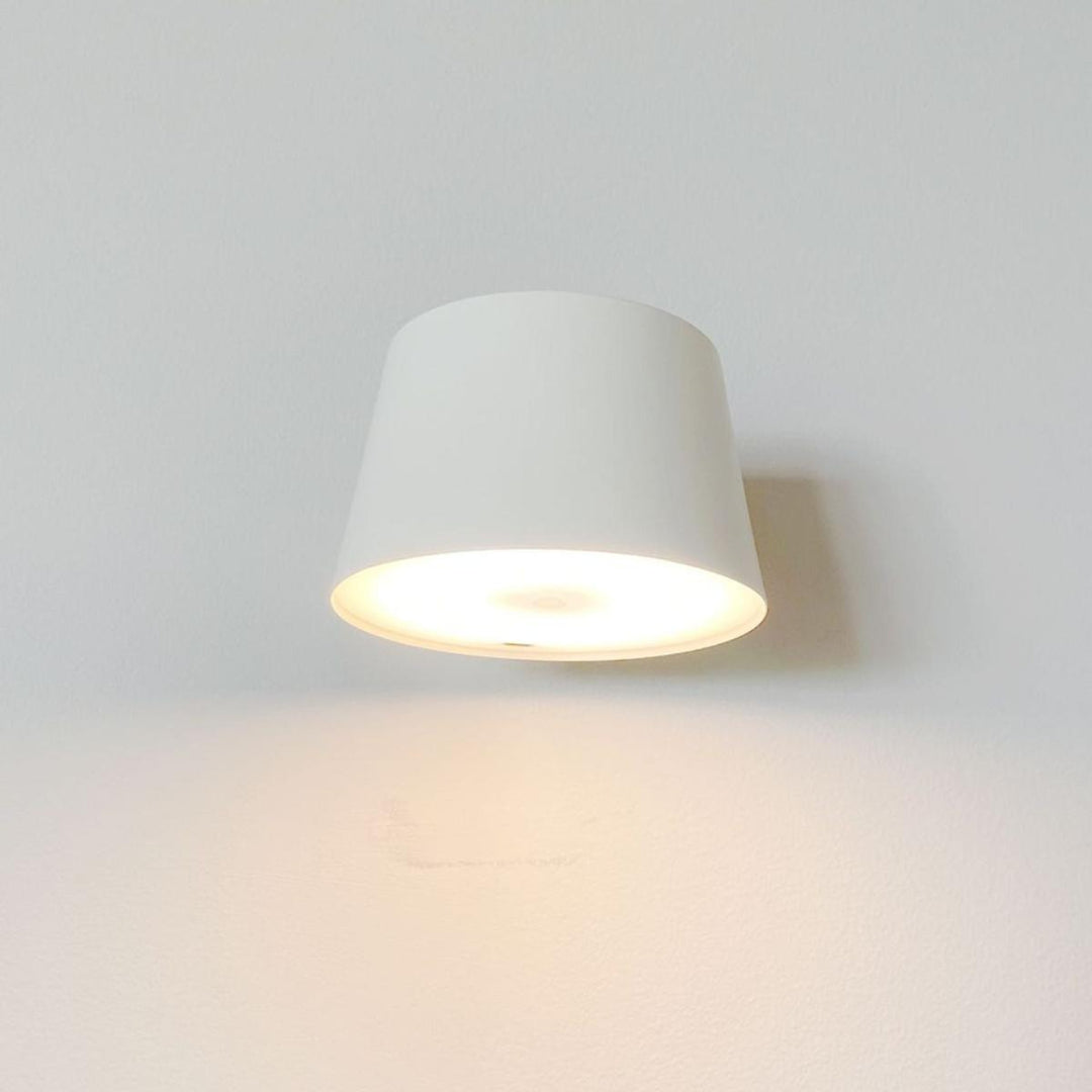Recharge vegglampe-Vegglamper-Luminor-Støvet grønn-5714198600977-Lightup.no