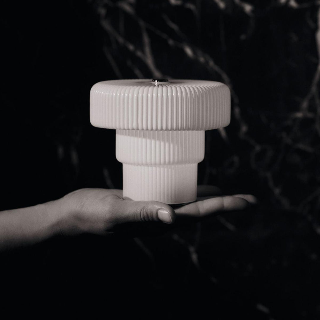 Ripple bærbar bordlampe-Bordlamper-Ferm Living-Hvit-Feg__1104272107-Lightup.no
