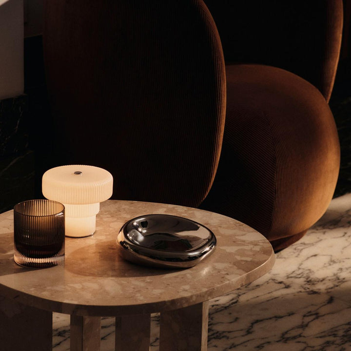 Ripple bærbar bordlampe-Bordlamper-Ferm Living-Hvit-Feg__1104272107-Lightup.no
