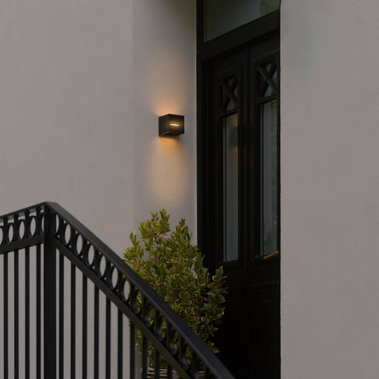 Rivo vegglampe utendørs IP54 8W 3000 Kelvin-Utebelysning vegg opp og ned-Nordlux-Svart-2518321003-Lightup.no