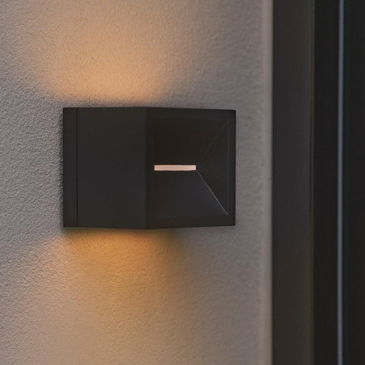 Rivo vegglampe utendørs IP54 8W 3000 Kelvin-Utebelysning vegg opp og ned-Nordlux-Svart-2518321003-Lightup.no