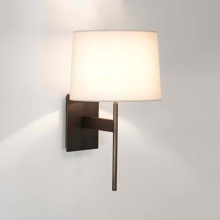 San Marino Solo vegglampe rund - Bronsefarget/Hvit skjerm-Vegglamper-Astro Lighting-Asg__1076007+5013001-Lightup.no