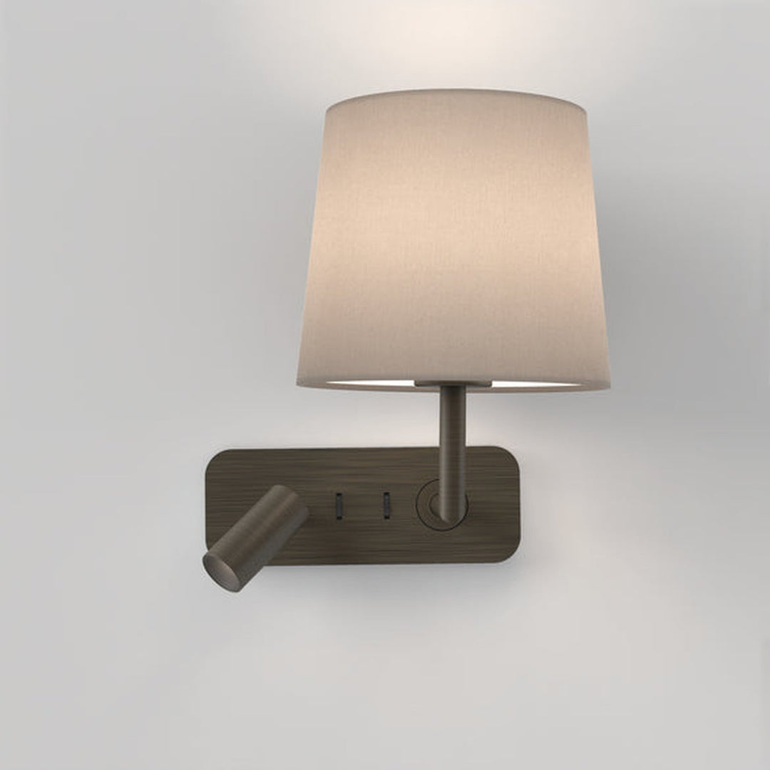 Side by Side vegglampe med skjerm-Vegglamper-Astro Lighting-Bronse / Hvit-Asg__1406004+5018035-Lightup.no