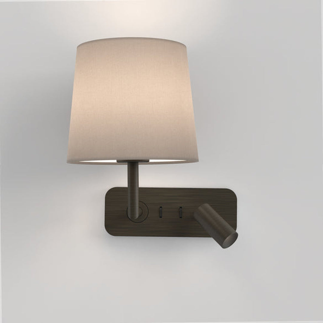 Side by Side vegglampe med skjerm-Vegglamper-Astro Lighting-Bronse / Hvit-Asg__1406033+5018035-Lightup.no