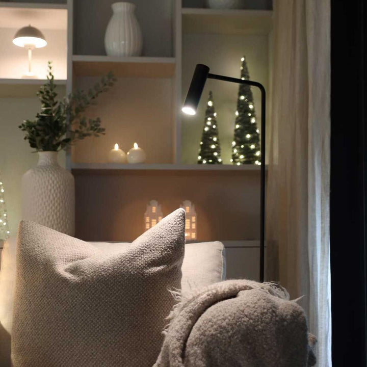 Slim gulvlampe-Gulvlamper-Luminor-Svart-5714198600717-Lightup.no