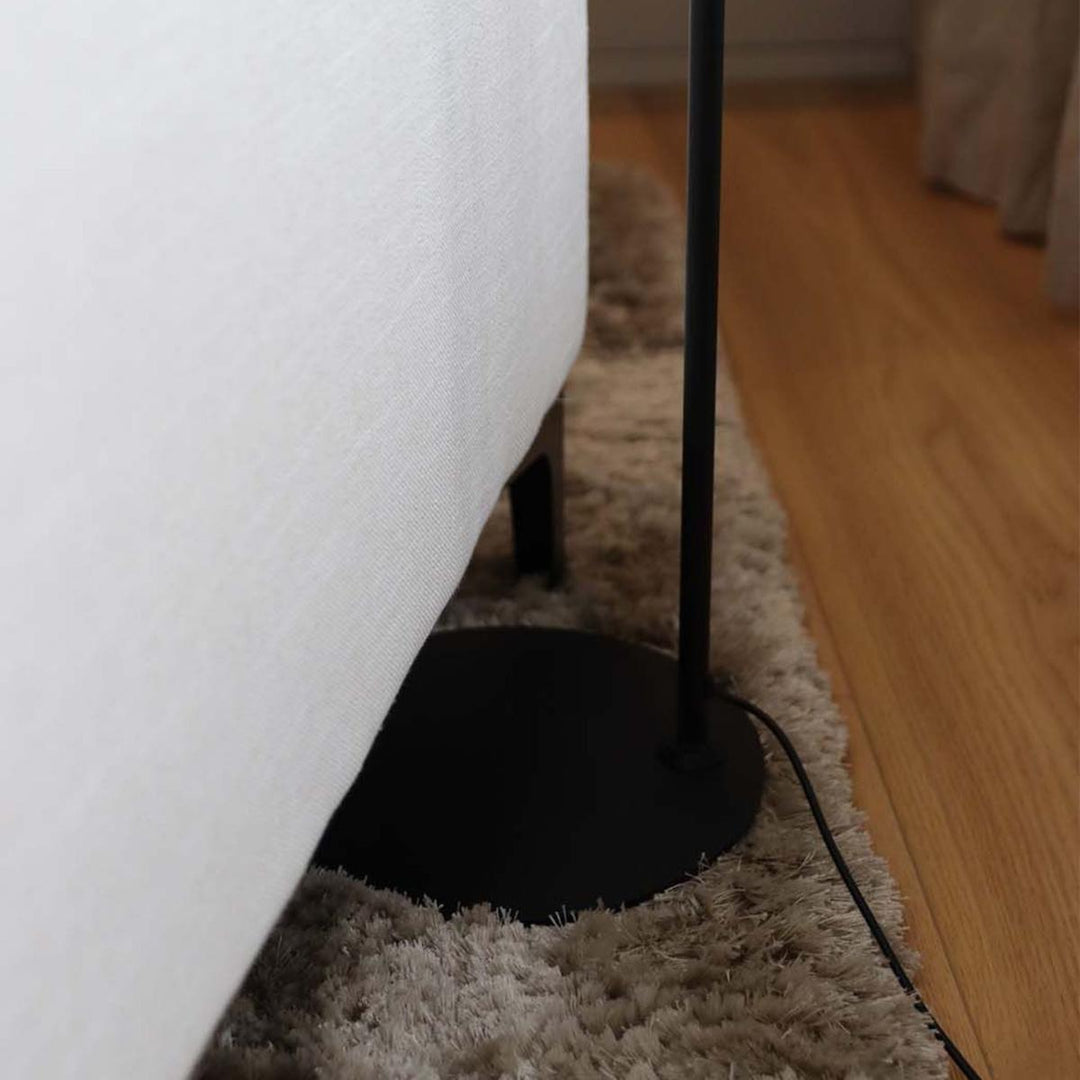 Slim gulvlampe-Gulvlamper-Luminor-Svart-5714198600717-Lightup.no