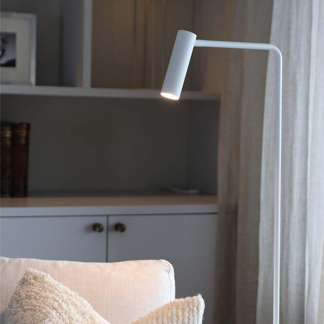 Slim gulvlampe-Gulvlamper-Luminor-Svart-5714198600717-Lightup.no