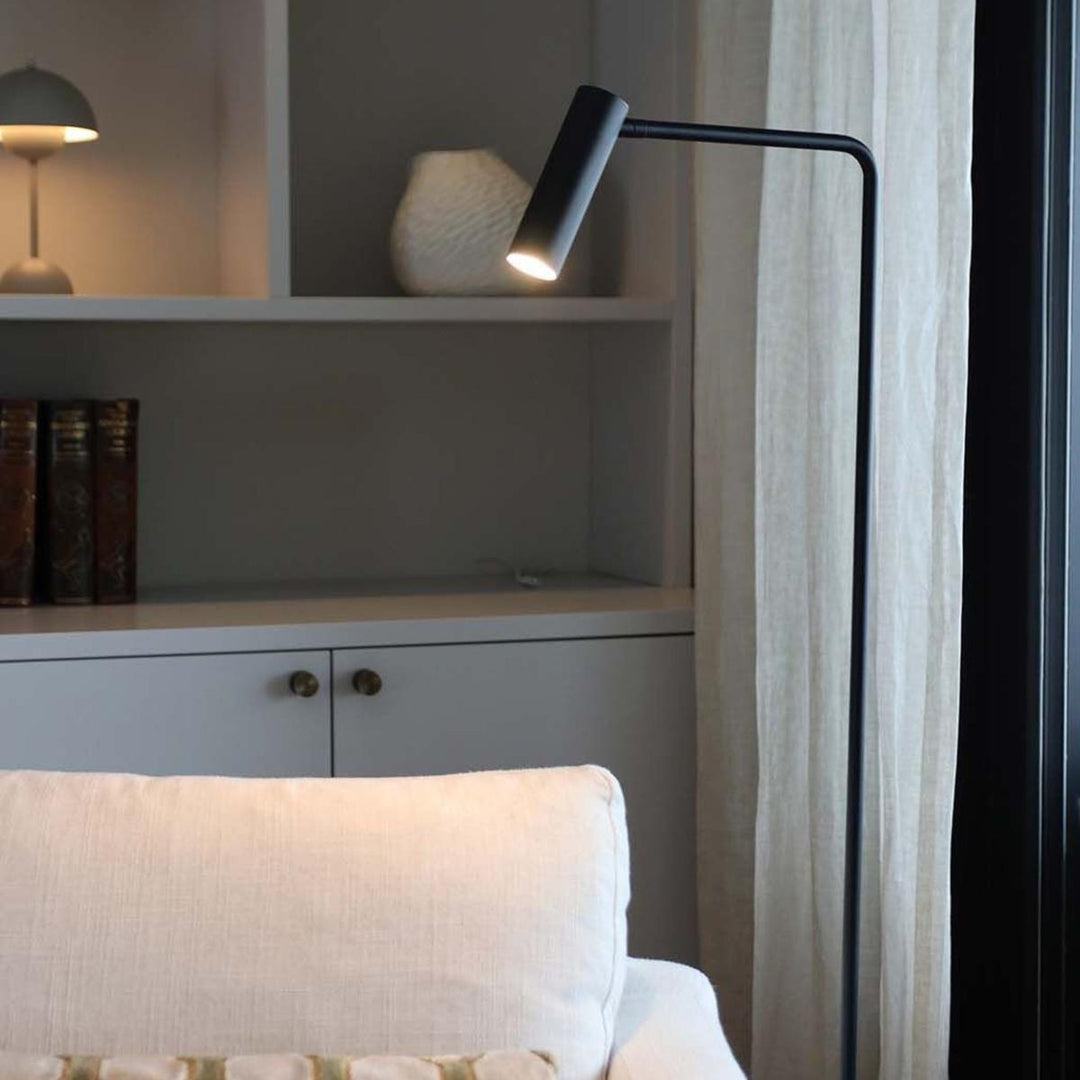 Slim gulvlampe-Gulvlamper-Luminor-Svart-5714198600717-Lightup.no