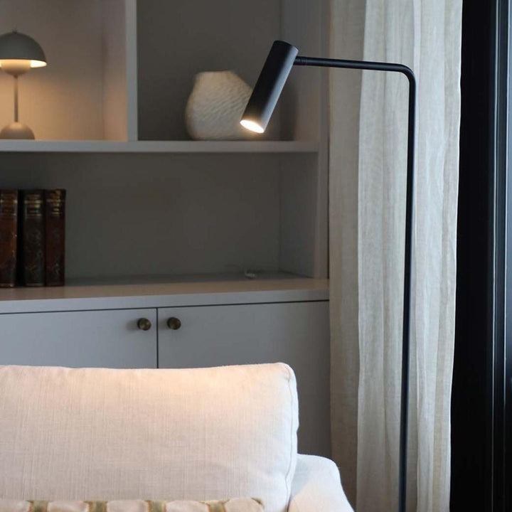 Slim gulvlampe-Gulvlamper-Luminor-Svart-5714198600717-Lightup.no