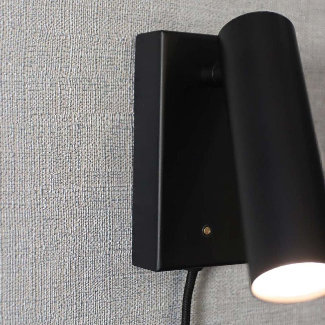 Slim vegglampe-Vegglamper-Luminor-Svart-5714198600755-Lightup.no