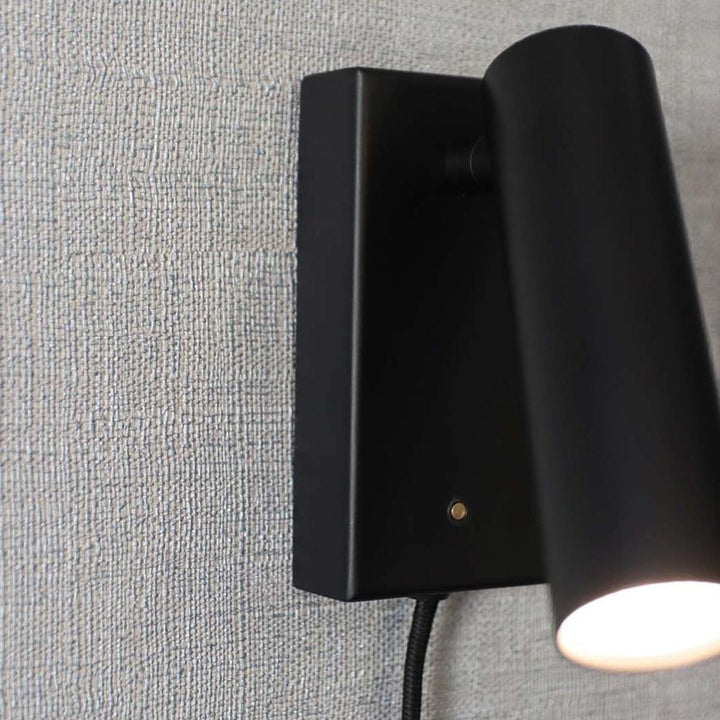 Slim vegglampe-Vegglamper-Luminor-Svart-5714198600755-Lightup.no