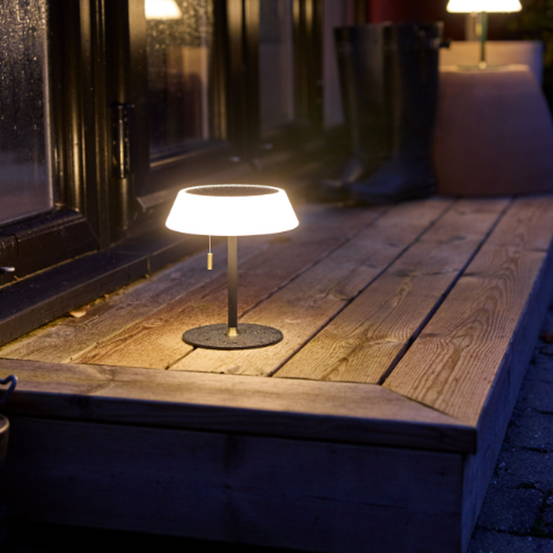 Solar portabel bordlampe utendørs IP54 oppladbar USB-C og solcelle-Bordlamper-Halo Designs-Terracotta-5705639801428-Lightup.no