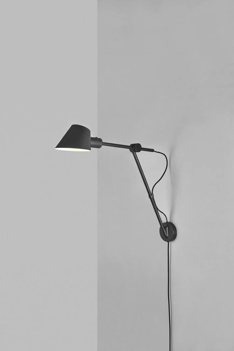 Stay Long vegglampe - Svart-Vegglamper-DFTP-2020455003-Lightup.no