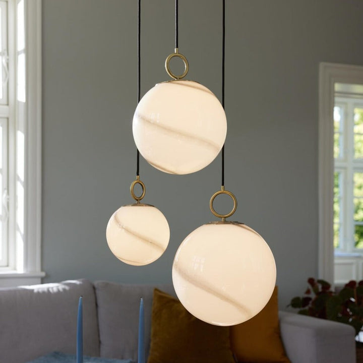 Stockholm takpendel Ø18 cm-Takpendler-Halo Designs-Opal/Marmorbrun-5705639745555-Lightup.no