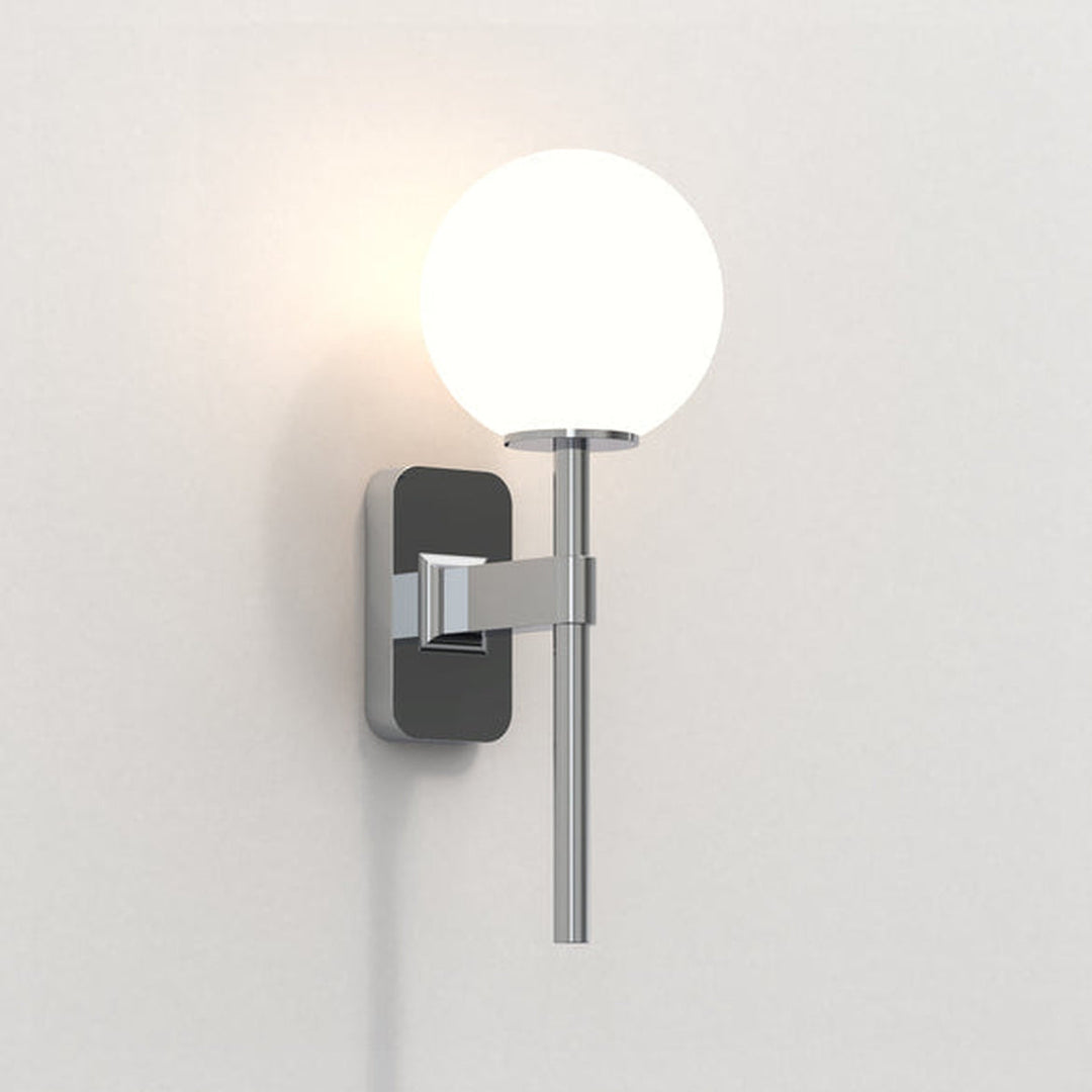Tacoma Single vegglampe IP44-Baderomsbelysning vegglamper-Astro Lighting-Messing / Opal-Asg__1429007+5036001-Lightup.no