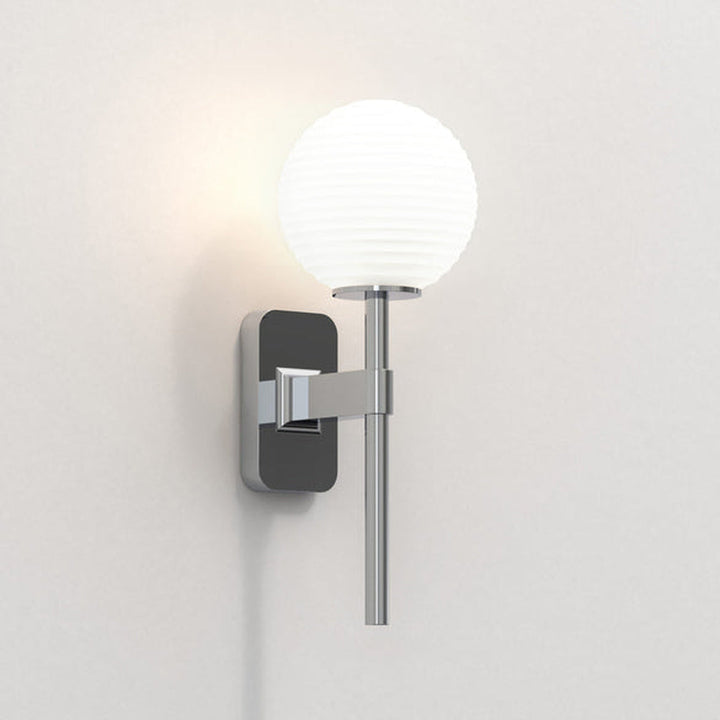 Tacoma Single vegglampe IP44-Baderomsbelysning vegglamper-Astro Lighting-Messing / Opal-Asg__1429007+5036001-Lightup.no