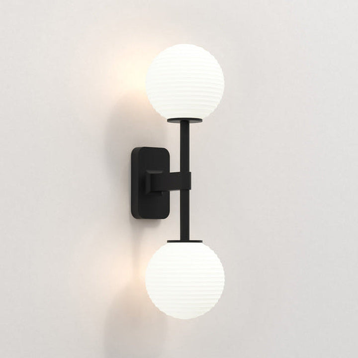 Tacoma Twin vegglampe IP44-Baderomsbelysning vegglamper-Astro Lighting-Svart / Opal ribbed-Asg__1429005+5036004-Lightup.no