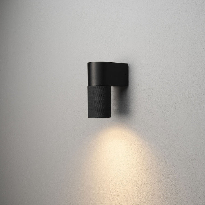 Temi vegglampe ned utendørs IP54 GU10-Utebelysning vegg opp og ned-Konstsmide-Svart-7666-750-Lightup.no