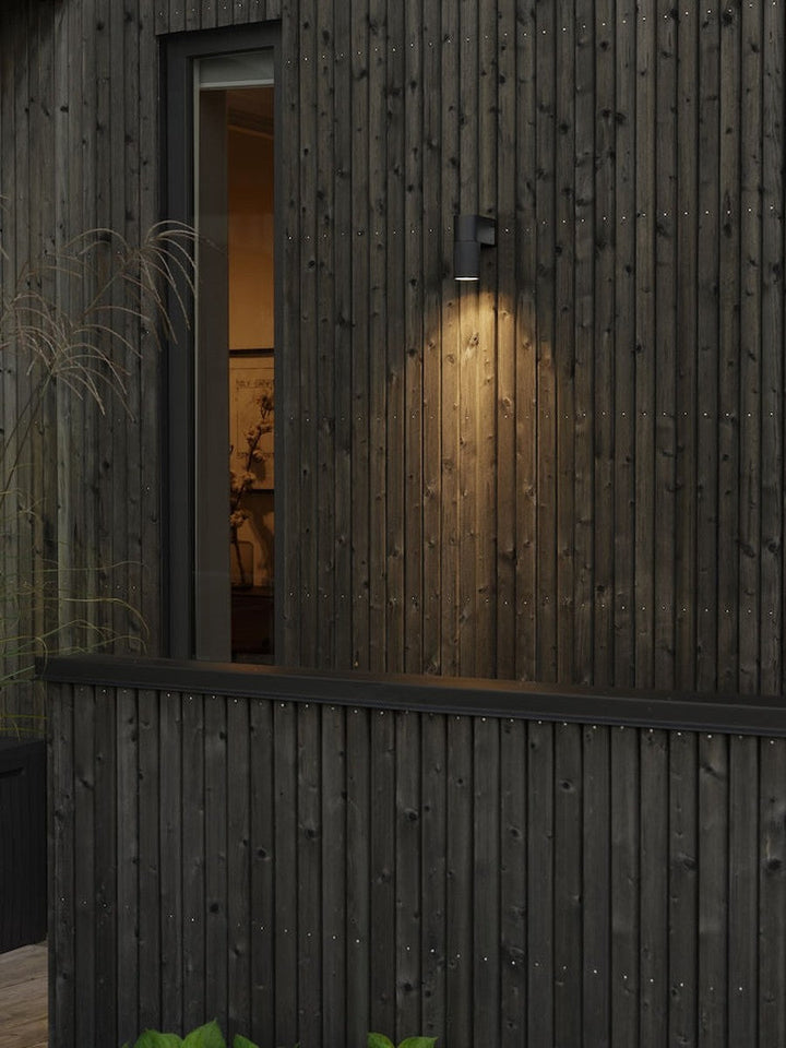 Temi vegglampe ned utendørs IP54 GU10-Utebelysning vegg opp og ned-Konstsmide-Svart-7666-750-Lightup.no