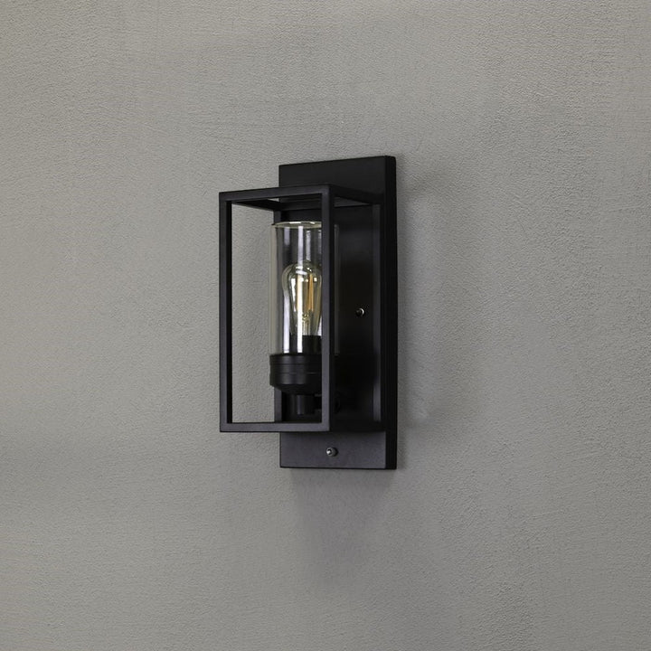 Trani vegglampe utendørs IP44-Utebelysning vegg klassisk-Konstsmide-Svart-7353-750-Lightup.no