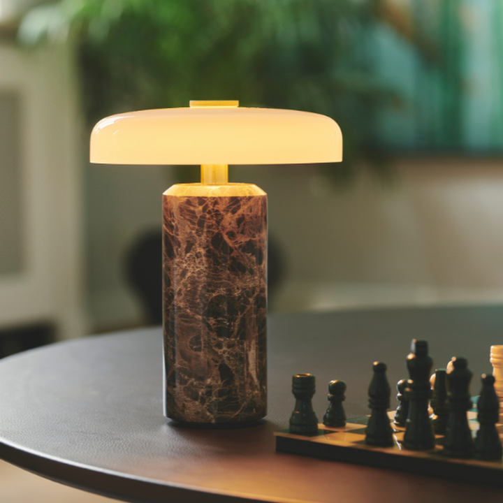 Trip oppladbar bordlampe - Dark Emperador brun marmor/Hvit skjerm-Bordlamper-Design by Us-Des__21206-Lightup.no