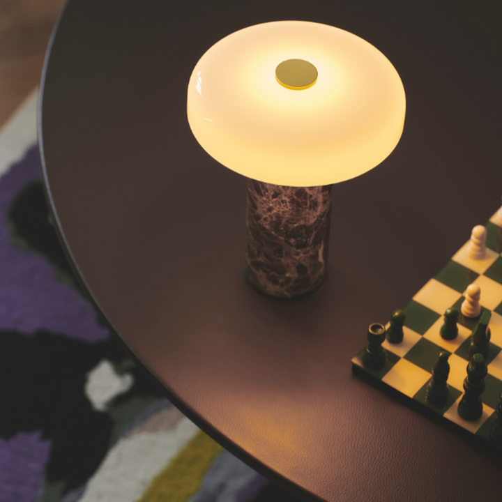 Trip oppladbar bordlampe - Dark Emperador brun marmor/Hvit skjerm-Bordlamper-Design by Us-Des__21206-Lightup.no