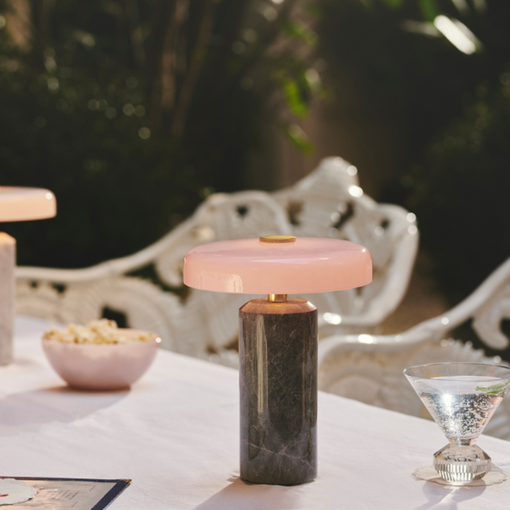 Trip oppladbar bordlampe - Sølv marmor/Rosa blank skjerm-Bordlamper-Design by Us-Marmor-Des__21203-Lightup.no