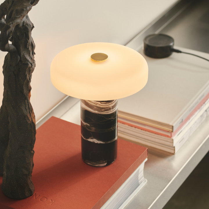 Trip oppladbar bordlampe - Sort marmor/Hvit skjerm-Bordlamper-Design by Us-Hvit-Des__21205-Lightup.no