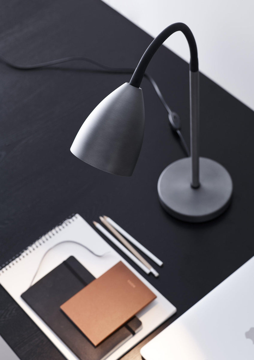 Trotsig bordlampe m/flex arm-Bordlamper-Belid-Grå-4172155-Lightup.no
