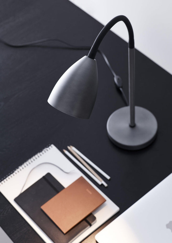 Trotsig bordlampe m/flex arm-Bordlamper-Belid-Grå-4172155-Lightup.no