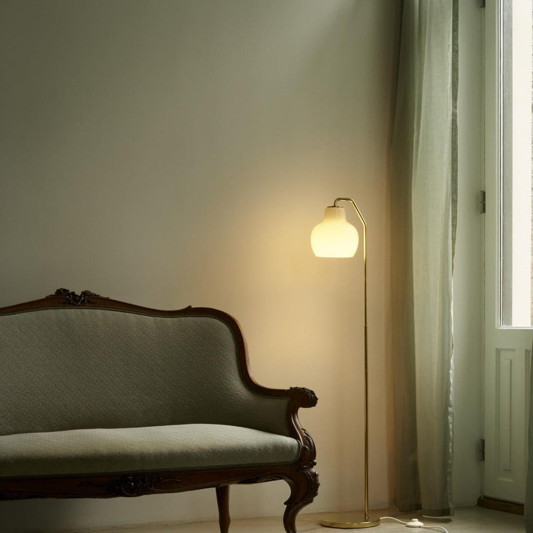 VL Ring Crown gulvlampe-Gulvlamper-Louis Poulsen-Messing/opal-LP__5744613318-Lightup.no
