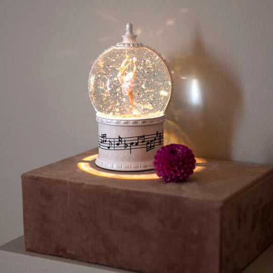 Vannfylt lykt ballerina roterende med musikk-Julebelysning dekor og pynt-Konstsmide-Hvit / Rosa-4315-200-Lightup.no
