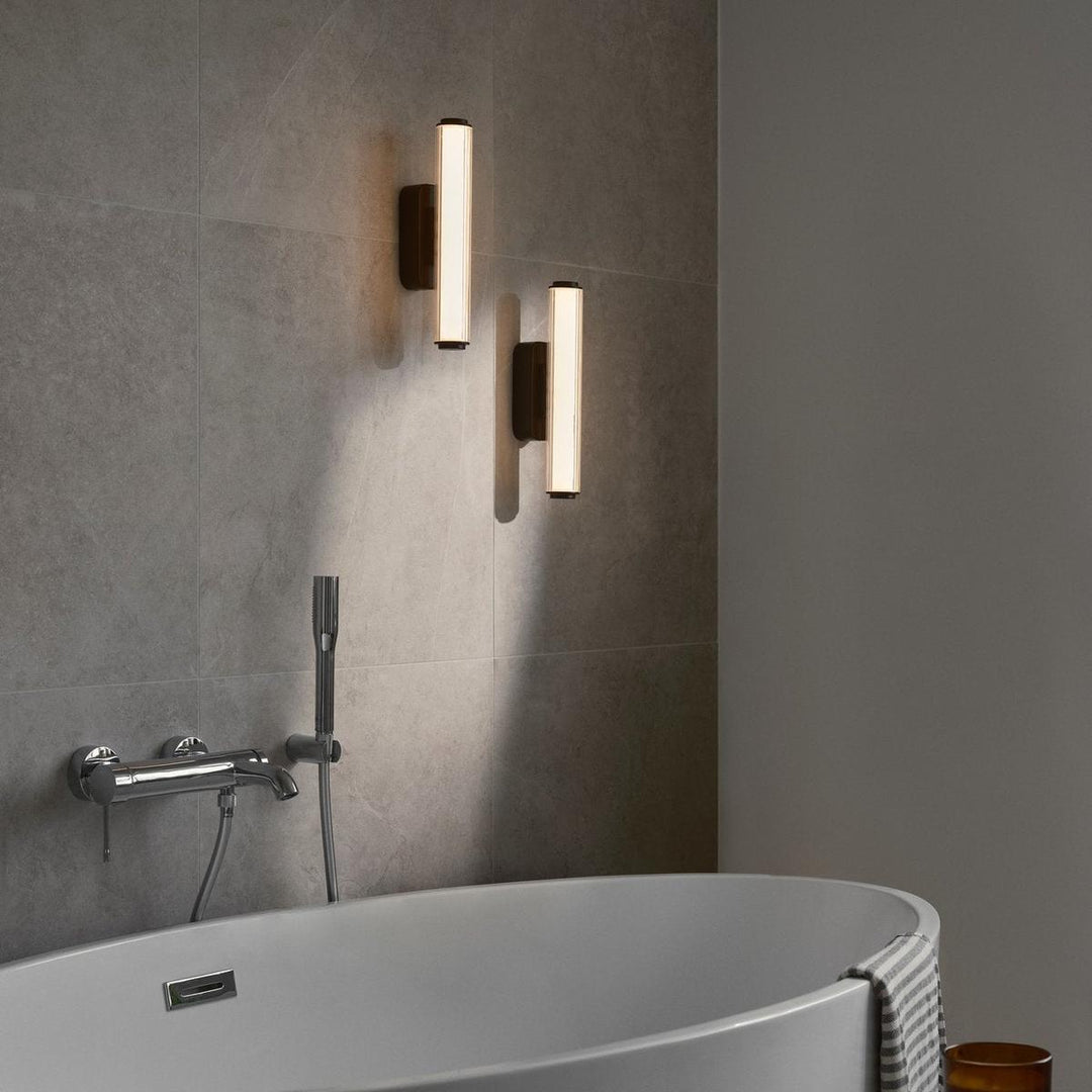 Virelle 32 cm vegglampe 8W 3000/4000 Kelvin IP44 - Dimbar-Baderomsbelysning vegglamper-Nordlux-Svart-2610221003-Lightup.no