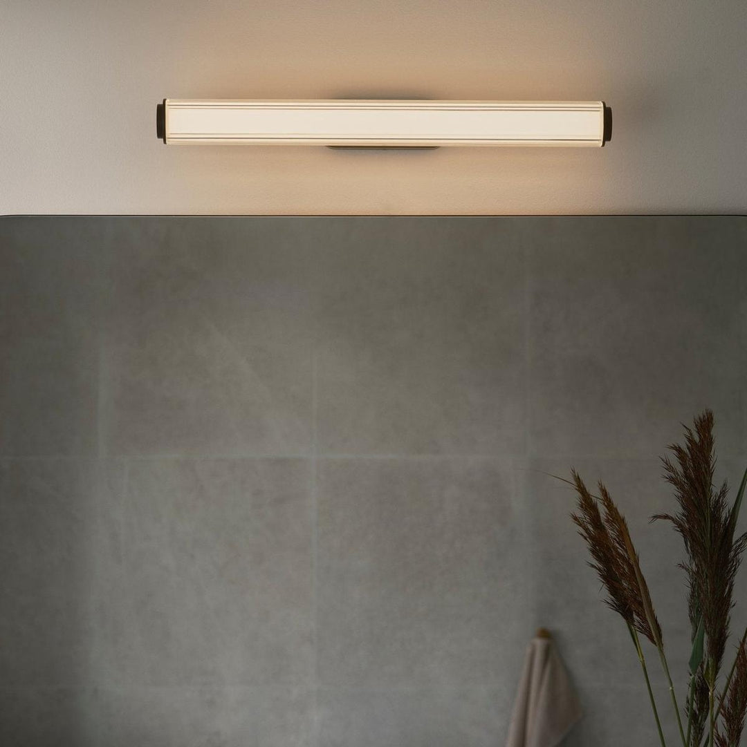 Virelle 50 cm vegglampe 12W 3000/4000 Kelvin IP44 - Dimbar-Baderomsbelysning vegglamper-Nordlux-Messing-2610241035-Lightup.no