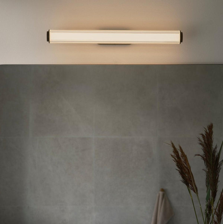Virelle 50 cm vegglampe 12W 3000/4000 Kelvin IP44 - Dimbar-Baderomsbelysning vegglamper-Nordlux-Messing-2610241035-Lightup.no