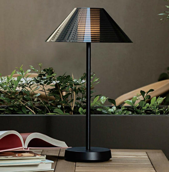 Volar oppladbar bordlampe 3,9W 2200 Kelvin IP44 - Dimbar-Bordlamper-NorDesign-Svart-171210505-Lightup.no