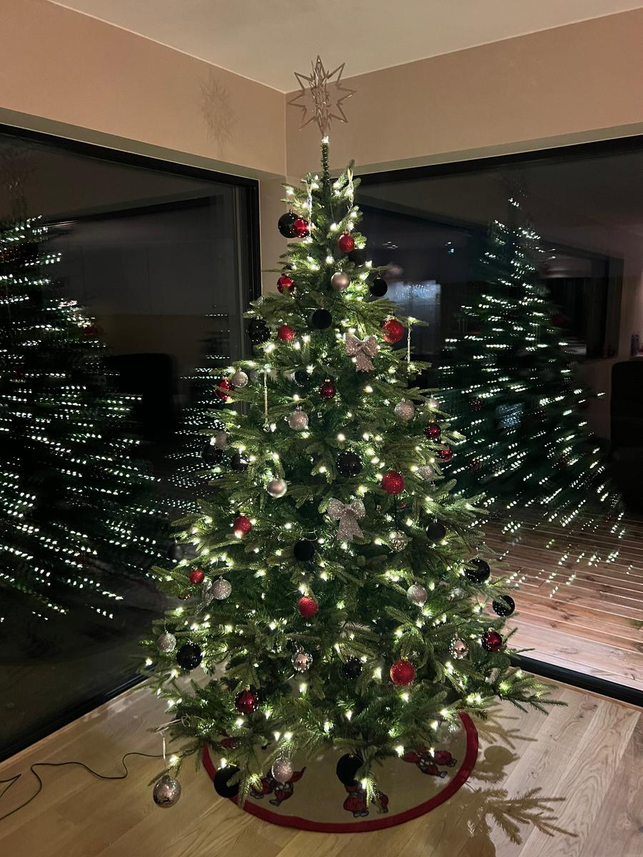 Weeping Bruce juletre med lys 2 meter - Dimbar-Julebelysning kunstig juletre-Trend Collection-Grønn-NT650WEPL-Lightup.no
