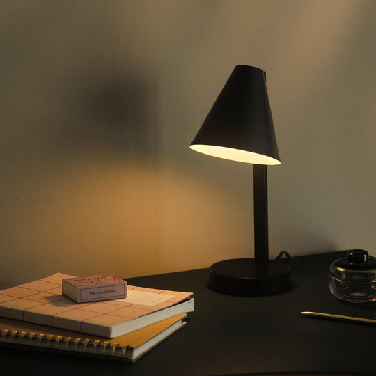 Wilmer bordlampe med USB-Bordlamper-Nordlux-Svart-2512305003-Lightup.no