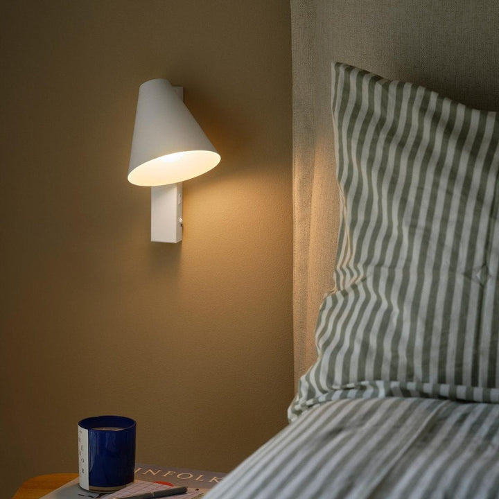 Wilmer vegglampe med USB-Vegglamper-Nordlux-Svart-2512281003-Lightup.no