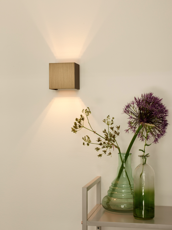 Xio square vegglampe opp/ned-Vegglamper-Lucide-Svart-LC09217/04/30-Lightup.no