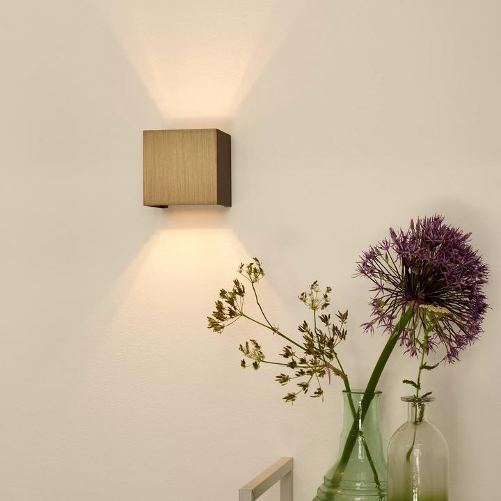 Xio square vegglampe opp/ned-Vegglamper-Lucide-Brun-LC09217/04/97-Lightup.no