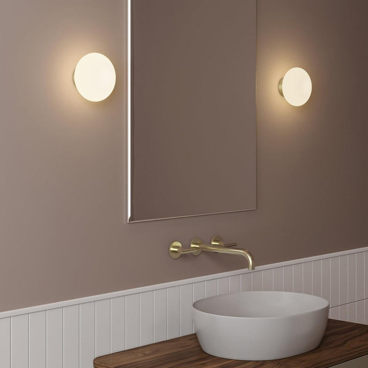 Zeppo vegglampe-Vegglamper-Astro Lighting-Krom / Opal-Asg__1176004-Lightup.no