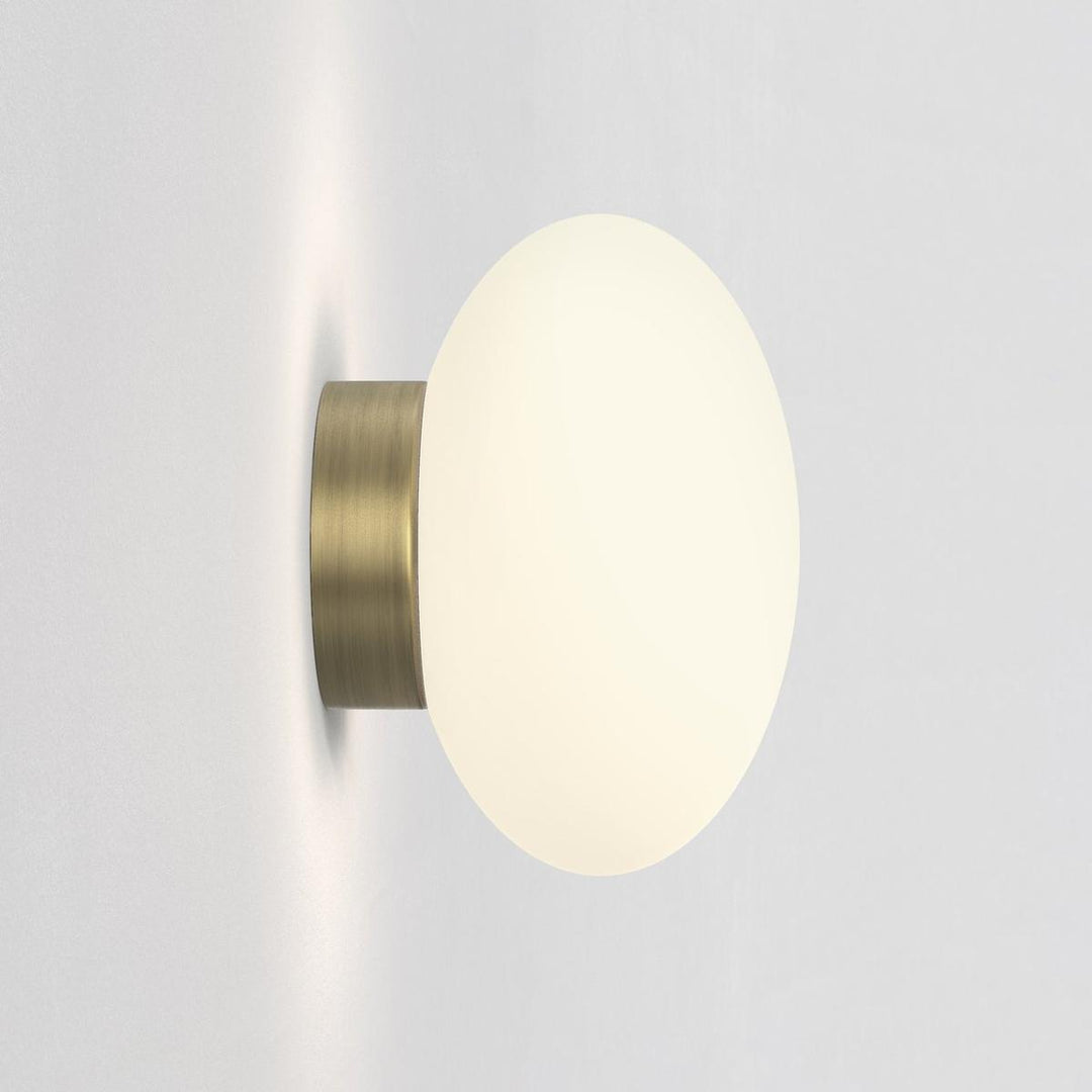 Zeppo vegglampe-Vegglamper-Astro Lighting-Messing / Opal-Asg__1176053-Lightup.no