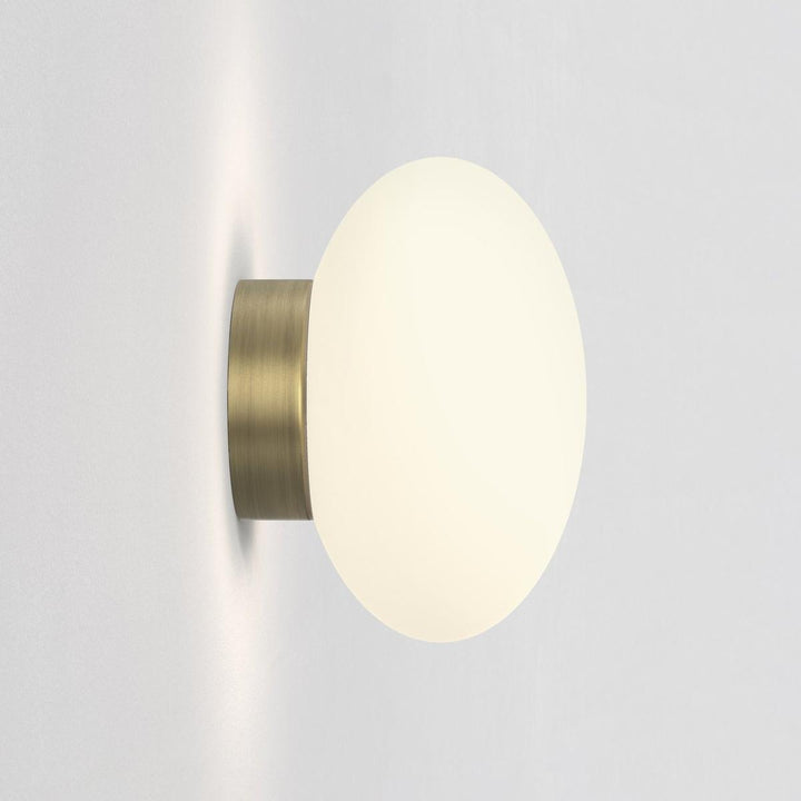 Zeppo vegglampe-Vegglamper-Astro Lighting-Messing / Opal-Asg__1176053-Lightup.no