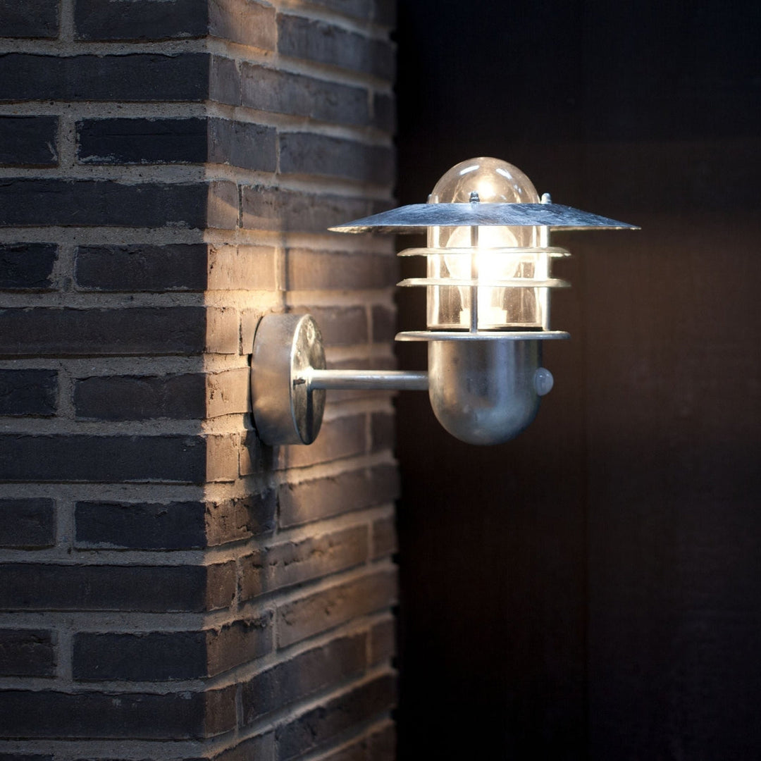 Agger vegglampe utendørs E27 IP54 m/sensor - Galvanisert stål-Utebelysning vegg klassisk-Nordlux-Galvanisert-74501031-Lightup.no