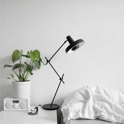 Arigato bordlampe - Svart-Bordlamper-Grupa-LF-AR-T-Lightup.no