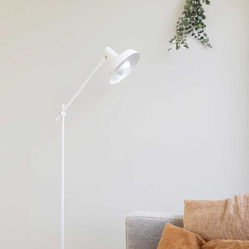 Arigato gulvlampe enkel - Hvit-Gulvlamper-Grupa-LF-AR-FP-W-Lightup.no