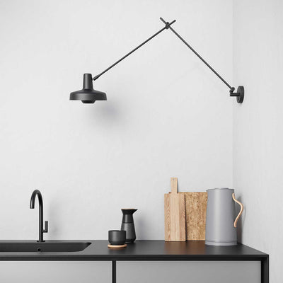 Arigato vegglampe large - Svart-Vegglamper-Grupa-LF-AR-W-L-Lightup.no