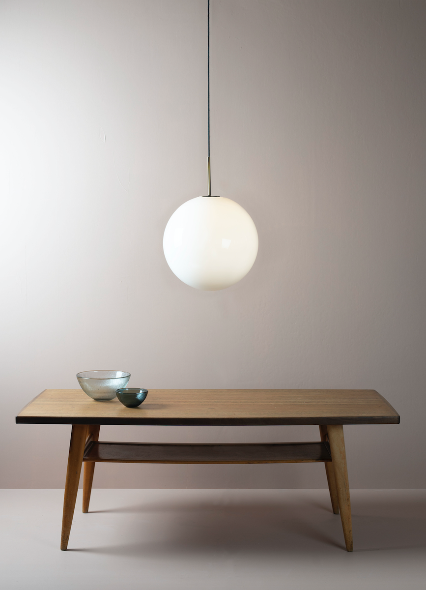 Arkivlampe 4014 30 cm - Hvit - Sort-Takpendler-Hadeland Glassverk-Hvit-Hak__HG300-4014-1010-Sort-Lightup.no